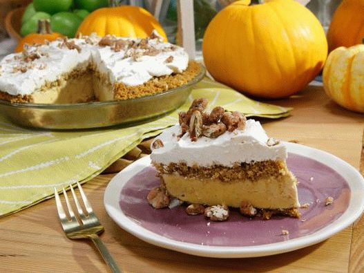 Foto un pastel de galletas sin hornear con helado de calabaza