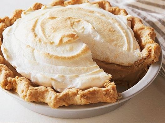 Photo Pie con relleno de caramelo y merengue