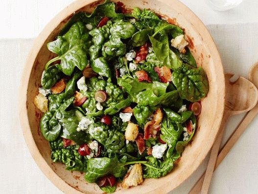 Ensalada de espinacas con aderezo caliente de tocino