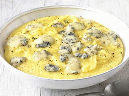 Foto de polenta con queso azul