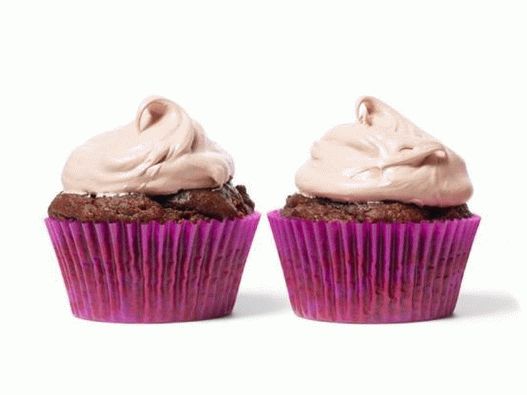 Pastelitos de chocolate con glaseado de merengue