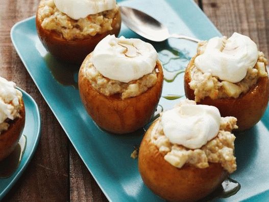 Manzanas al horno con avena y jarabe de sidra de manzana