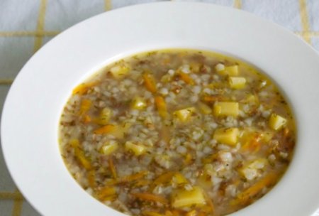 Sopa de trigo sarraceno magra
