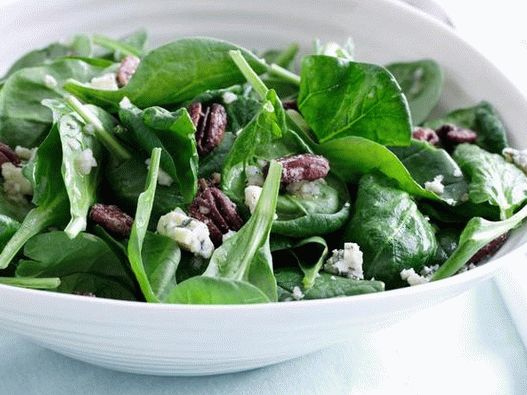 Ensalada de espinacas con nueces fritas y gorgonzola