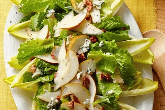 Foto del plato - Ensalada de achicoria con pera y queso gorgonzola