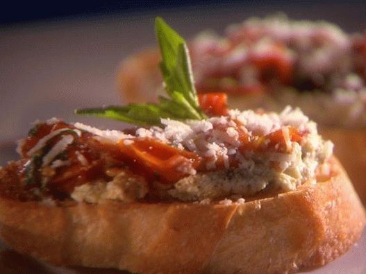 Foto del plato - Crostini con tomates al horno y 3 tipos de queso