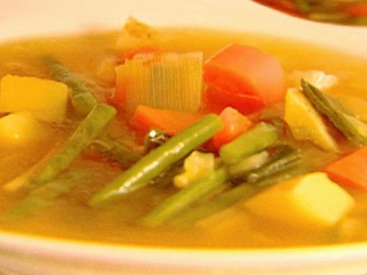 Foto sopa de verduras provenzal