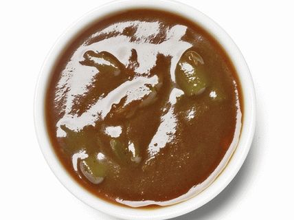 Foto salsa picante de barbacoa con cerveza