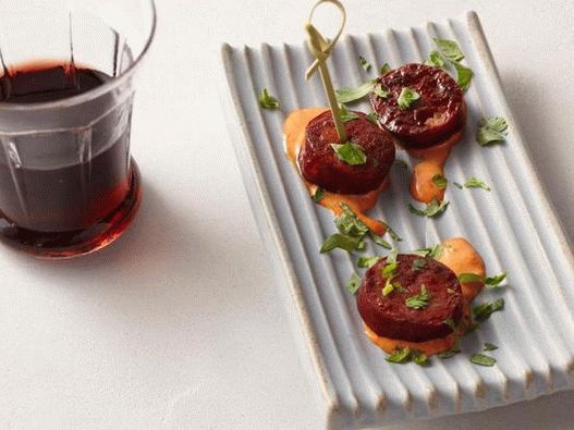 Canapés de chorizo   frito con pimentón ahumado