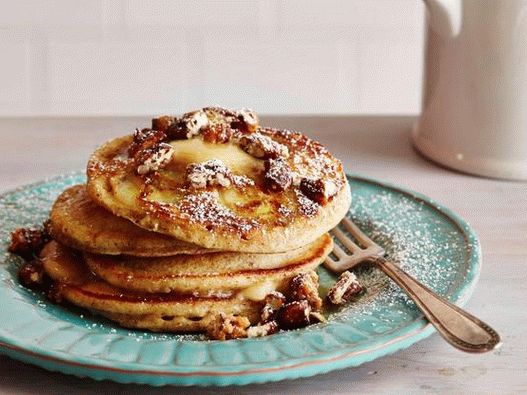 Panqueques de banana y nueces con mantequilla