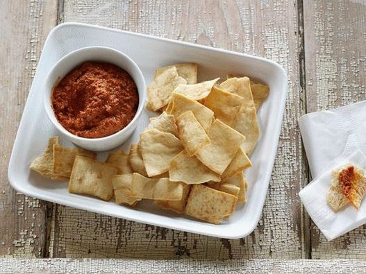 Salsa profunda de pimientos y nueces al horno (Muhammara)