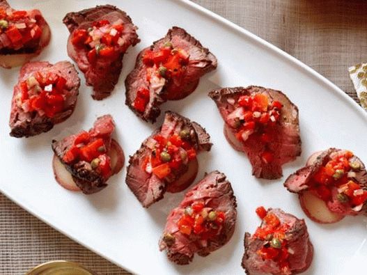 Canapés de papa con carne de res