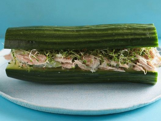 Foto - Sandwiches sin pan de pepino con atún