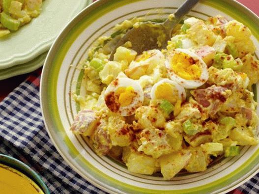 Foto del plato - Ensalada de papa con pepinillos y huevos