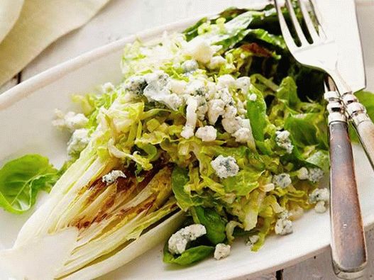 Foto del plato - Ensalada romana a la parrilla rellena de queso azul y aderezo de anchoas
