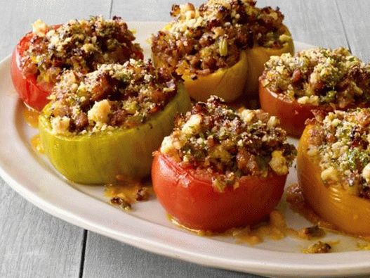 Foto del plato - Tomates al horno rellenos de salchicha, apio y albahaca