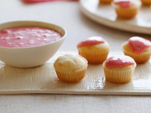 Pastelitos de cuajada con glaseado de fresa