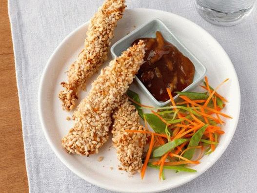 Dedos de pollo con guarnición de guisantes de nieve