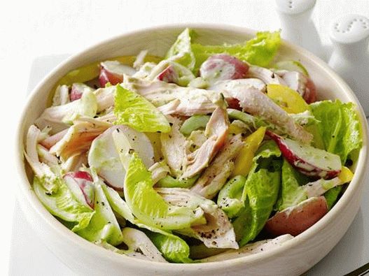 Ensalada de primavera con pollo y papas