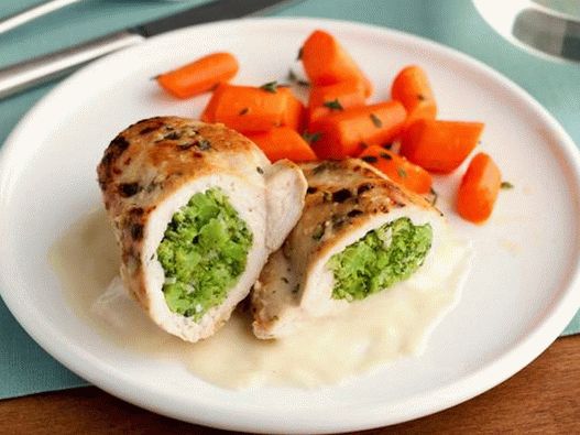 Pechuga de pollo rellena de brócoli de col con salsa de mostaza y leche