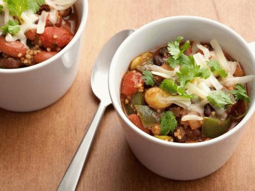 Chile vegetariano en una olla de cocción lenta