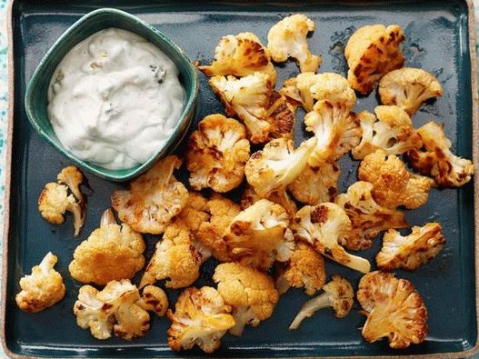 Búfalo de coliflor con salsa de queso azul