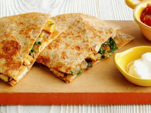 Quesadilla con pollo y champiñones