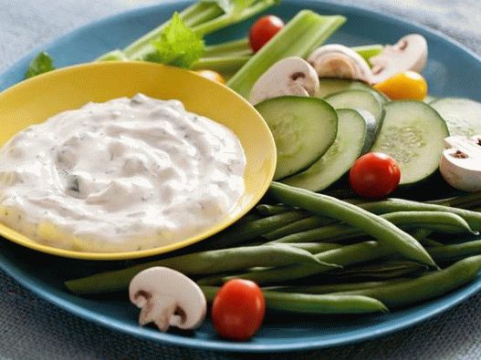 Salsa de yogurt con eneldo y pepino