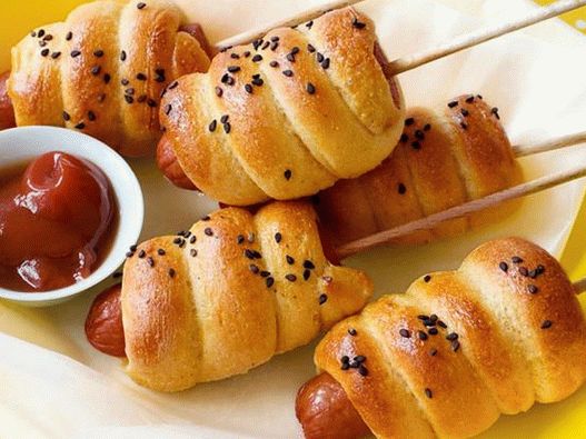 Mini perros de maíz en el horno