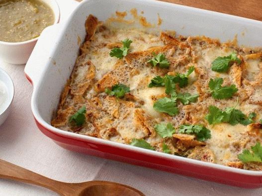 Chilakiles - cazuela con chips crujientes, queso y huevo