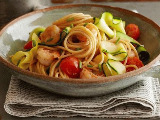 Pasta de camarones y calabacín