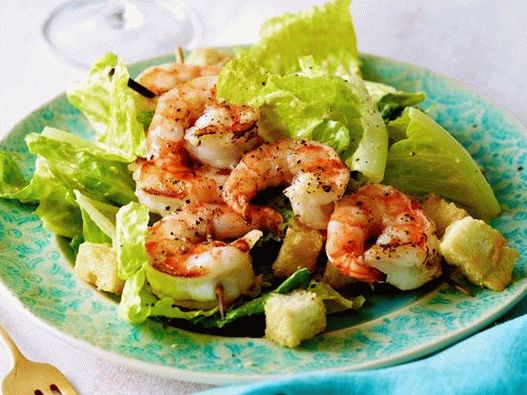 Ensalada César con camarones a la parrilla