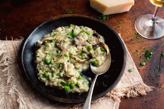 Foto de arroz con champiñones y guisantes
