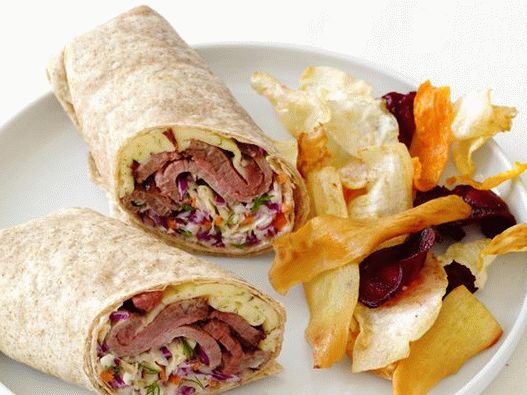 Photo Roll con ensalada de ternera y col con eneldo