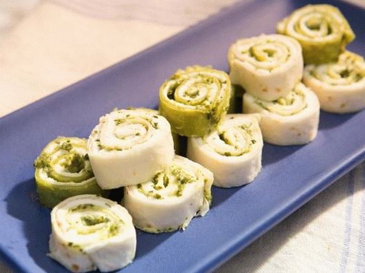 Rollos de fotos con pesto y queso de cabra