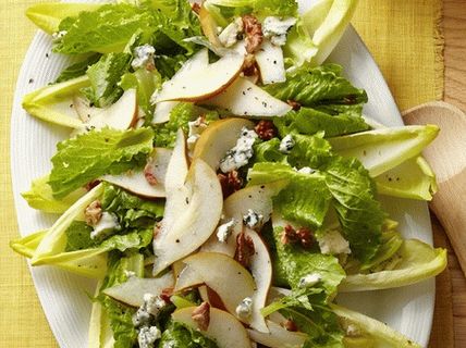 Foto Ensalada de achicoria con pera y queso gorgonzola