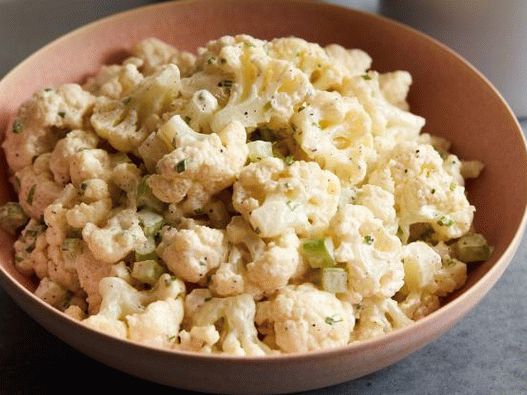 Foto ensalada de coliflor con aderezo de crema