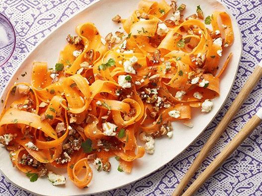 Foto Ensalada de zanahorias, dátiles y queso feta