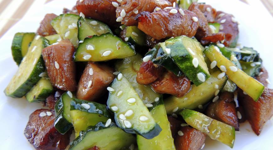 Ensalada de pepino y pollo