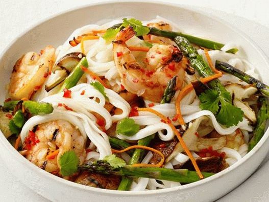 Foto Ensalada de fideos de arroz con camarones a la parrilla