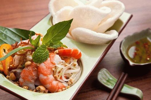 Foto de ensalada de papaya verde con camarones y carne de cerdo