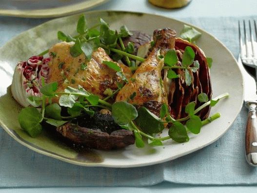 Foto Ensalada de pollo al ajo a la parrilla, champiñones portobello y radicchio