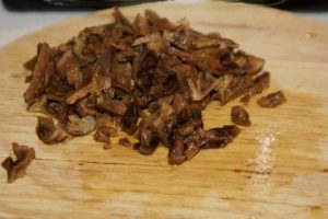 Ensalada de carne con champiñones