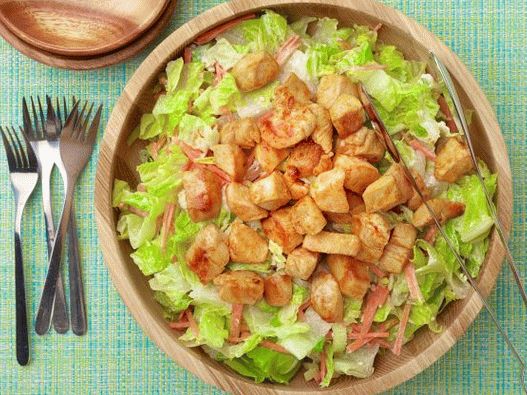 Ensalada de fotos con pollo Buffalo y queso azul