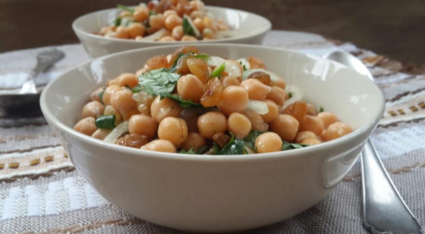 Ensalada de garbanzos y pasas