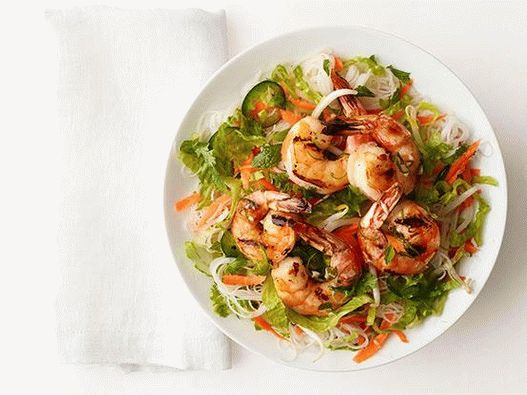 Ensalada de fotos con fideos de arroz y langostinos a la parrilla