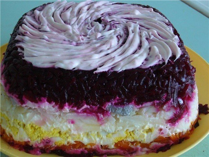 Arenque bajo un abrigo de piel de una nueva manera