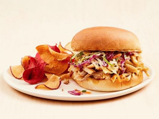 Sándwiches de pollo hawaiano estilo hawaiano cocinado en olla de cocción lenta
