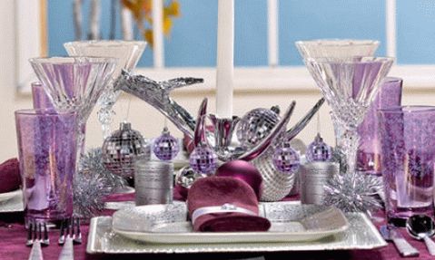 Mesa puesta en un estilo moderno