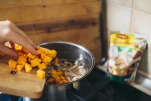 Sopa de repollo magra con calabaza